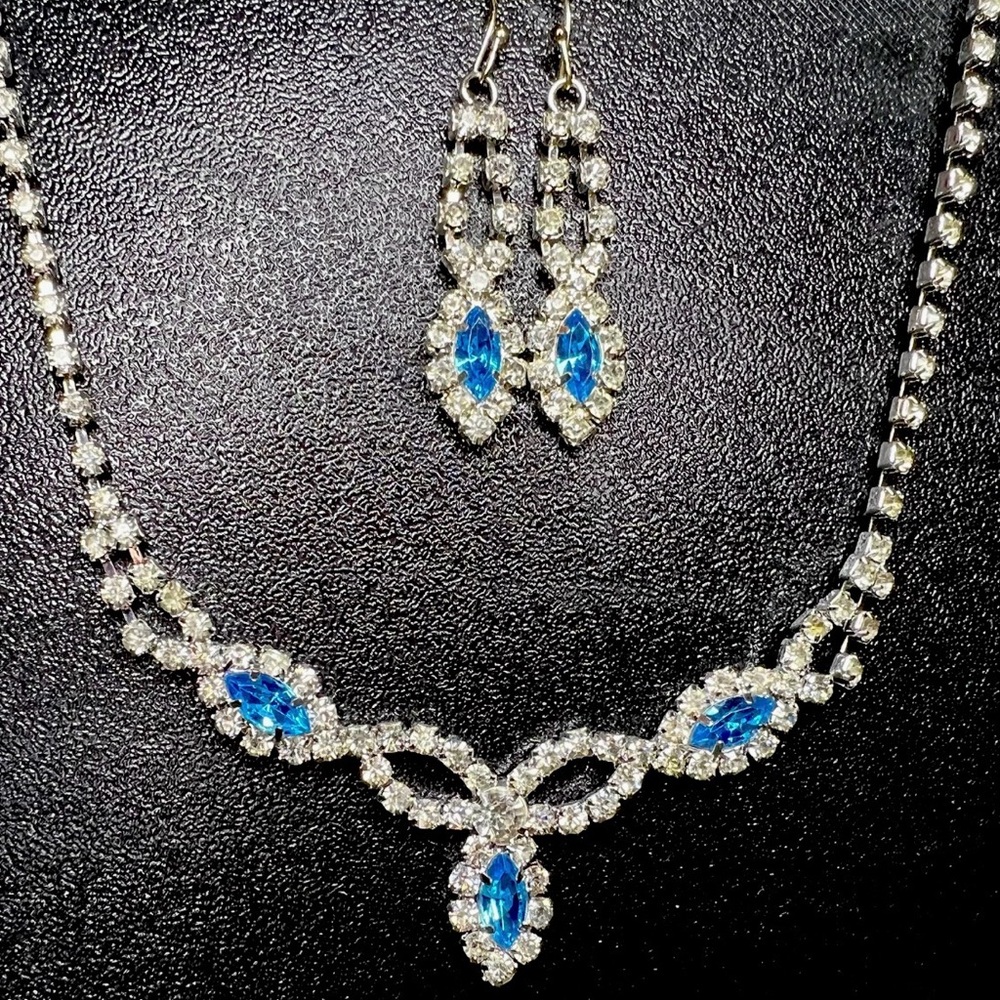 Elegant Silver Tone Blue Clear Rhinestone Necklace with Earrings Set